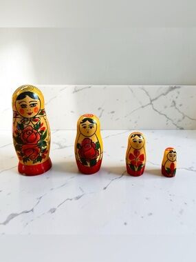 Set of 4 Russian nesting dolls